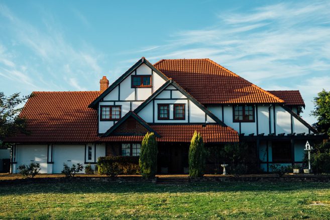 Sfruttando la bioedilizia è possibile realizzare edifici in legno eco-comaptibili e rispettosi dell'ambiente.